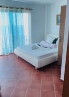 Camera Tripla con Vista Piscina 