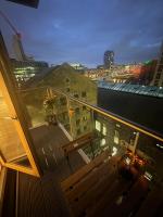 New Furnished Apartment - View of Grand Canal Dock - Bed and Breakfast Dublin