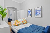 Huge 5BR Group Apartment - Sleeps 20 - Near U3 - B&B Vienna