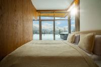 Two-Bedroom Apartment with Private Hot Tub & Mountain View