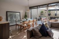 Spacious Seaside Sanctuary in the heart of Sliema with an outdoor terrace, in the perfect location - Chambres d'hôtes Sliema
