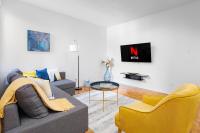 Charming 4 Bed Home + 2Parking - B&B Toronto
