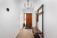 Charming 4 Bed Home + 2Parking - B&B Toronto