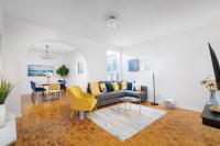 Charming 4 Bed Home + 2Parking - B&B Toronto