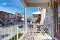 Charming 4 Bed Home + 2Parking - B&B Toronto