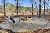 Fish & Float! Flint River Retreat w/ Pavilion - Chambres d'hôtes Woodland
