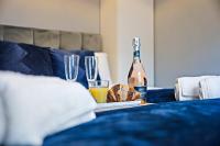 Spacious Flat By Stay Aura Short Term Rental Agency Brighton With Premium Beach Front with Balcony - Chambres d’hôtes Brighton