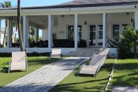 Amamare Waterfront Villa - Pool, Dock & Games - Chambres d’hôtes Bailey Town