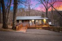 Cozy Mountain Family Getaway with Hot Tub in Prime Location - Ferienwohnung Pigeon Forge