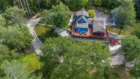 Rocky Ledge, A Spacious Private Mountain Escape - B&B Bradford