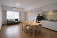 3BR Apartment Up to 8 Guests Near Tennoji & Shinsekai Easy Access to USJ 新世界通天閣エリア 3ベッドルーム 最大8名 駅徒歩2分 - Bed and Breakfast Osaka