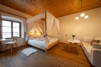 Apartment with Mountain View