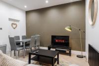 Modern house - Free parking - 2x bathrooms - B&B Liverpool