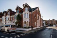 2-Bedroom Stunning Spacious Loft Apt Near Beach Sleeps 4 with Sea View, Pet-friendly - by Blue Puffin Stays - Ferienwohnung Portsmouth