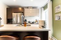 Comfy Spacious 2BR Condo with Parking & Gym Near Downtown & Airport - B&B Montreal