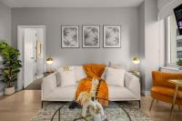 Chic NYC Retreat Beside Broadway & Iconic Sights - Ferienwohnung New York City