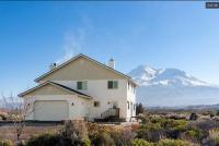 Luxury Shasta Vista Retreat & Basecamp - Sauna & Jacuzzi - B&B Weed