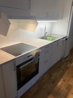 Double bed 130 BIO Netflix Right in the middle of town - B&B Örebro