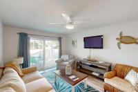 Beachside condo Short steps to beach Sleeps 6 Pool - Bed and Breakfast Orange Beach