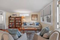 4BR Historic Home|Minutes 2 Downtown Salem|Parking - B&B Salem