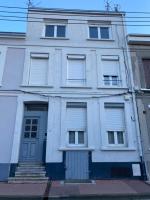 La cachette de l'artiste peinture cinéma en ville - B&B Calais