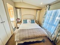 2 Bedroom Caravan RW50, Thorness Bay, Dog Friendly, Free Wifi - Bed and Breakfast Cowes