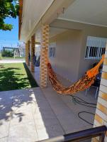 Casa com varanda e piscina - B&B Tramandaí