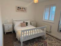Contractor 4 Bed 3 Bath House Near Airport Parking Barry Island with Parking - B&B Rhoose