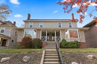 Rewind Vault-Luxe Home with Theater, Arcade and Bar - Ferienwohnung Omaha
