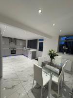 Luxury modern guest house - B&B Birmingham