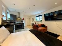 Brand New Studio Apartment - Sleeps 3 - B&B Bradford