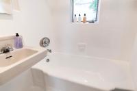 Affordable One-Bedroom Close to Pico and Beverly Hills - B&B Los Angeles