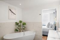 Modern Apartment with Parking nr Seafront - Bed and Breakfast Torquay