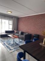 Large 3 Bedroom Apartment in Midrand, Waterfall City - More space than a hotel room - Ideal for families, groups and work trips - 15 Elizabeth Place - Chambres d'hôtes Midrand