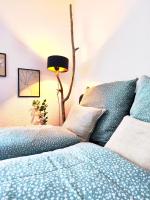 Große 68 qm Wohnung am Stiftsbergpark, 24 Std Check-In, Parkplatz, 3 Schlafzimmer, 6 Personen, WLAN, 55 Zoll Fernseher, Familien- Geschäfts- Monteurwohnung - Chambres d'hôtes Herford