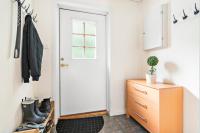 Great spacious home with 6 large rooms, parking - Ferienwohnung Kristiansand