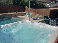 Rockwall Luxury Retreat-Pool/Spa/Patio/Gameroom - Chambres d'hôtes Rockwall