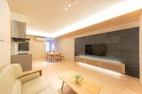 Yugen No Uta-Modern Home near Takayama Old Town, Free Parking, 5-min Walk to Miyagawa Market - B&B Takayama