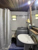 Chambre Lits Jumeaux avec Salle de Bains Commune