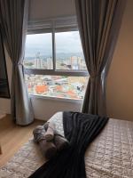 Studio 63 novo, luxuoso e completo com ar condicionado e cama Queen Size - Centro Mogi - Até 4 Pessoas - B&B Mogi das Cruzes