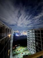 Shore 2 Peak Loft Condo Near MAll Of Asia - Chambres d'hôtes Manille
