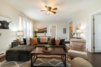 Stylish 2BR Groton Getaway Close to Everything! - B&B Groton