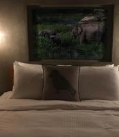 Estudio con vistas a la piscina