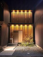 Yugen No Uta-Modern Home near Takayama Old Town, Free Parking, 5-min Walk to Miyagawa Market - Chambres d'hôtes Takayama