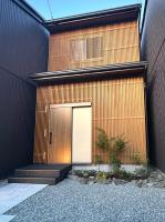 Yugen No Uta-Modern Home near Takayama Old Town, Free Parking, 5-min Walk to Miyagawa Market - Chambres d'hôtes Takayama