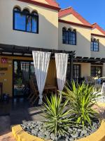 PREMIUM - NEW TROPICAL CASA GREEN OASIS Costa Calma - FAST WI-FI !! SWIMMING POOL !! TV - Chambres d'hôtes Costa Calma