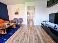 Basildon Premium Crew Stay 4 BR, Sleeps 8, Parking - B&B Laindon