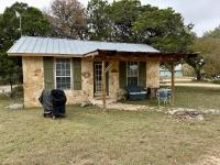 Hilltop Cottage, Historic Silver Spur Dance Hall - Bed and Breakfast Bandera