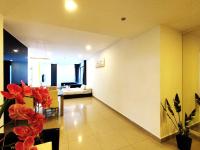 Apartment with Mountain View