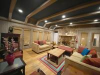 Family Nature Retreat Near LA with Indoor Grotto Pool - Chambres d'hôtes Simi Valley